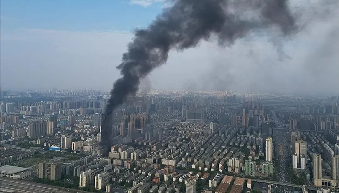 長沙電信大樓起火，消防隱患出自墻體保溫材料